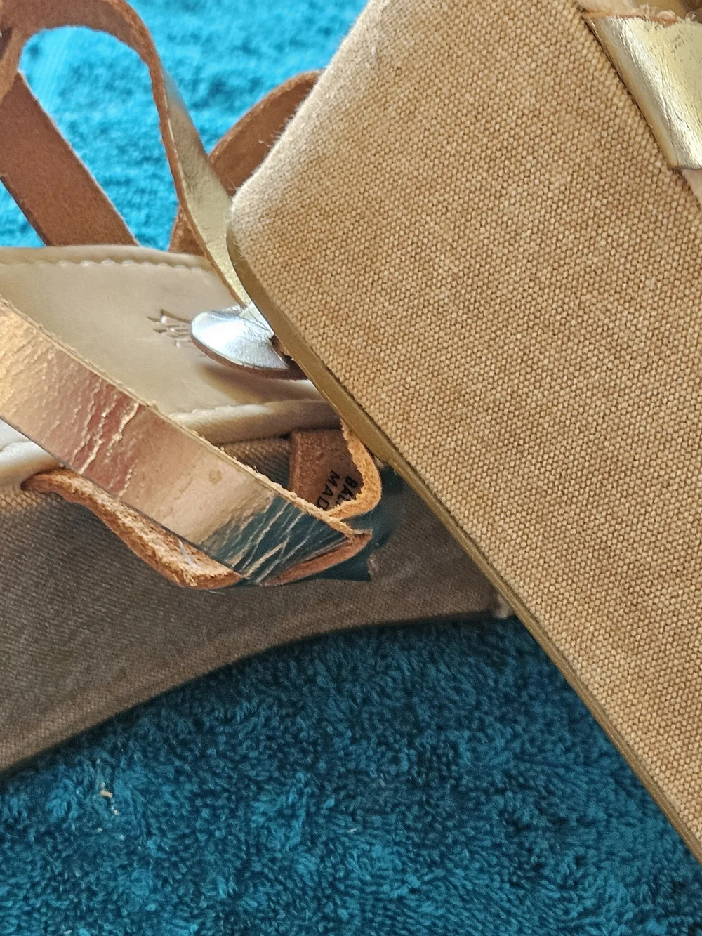 Womens Metallic Strappy Wedge Sandals - Gold